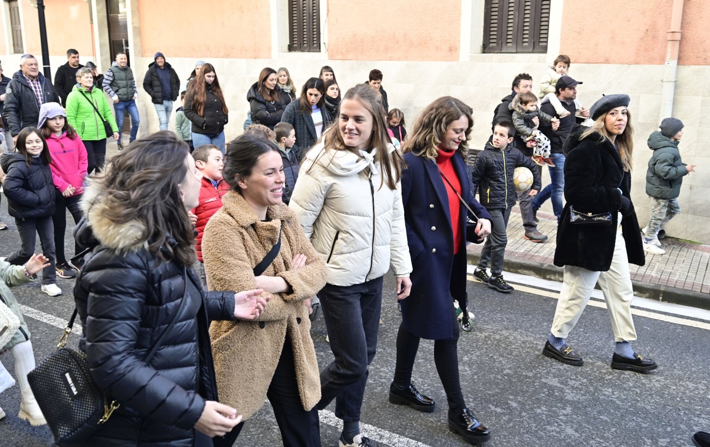 Caluroso homenaje a Irene Paredes en Legazpi