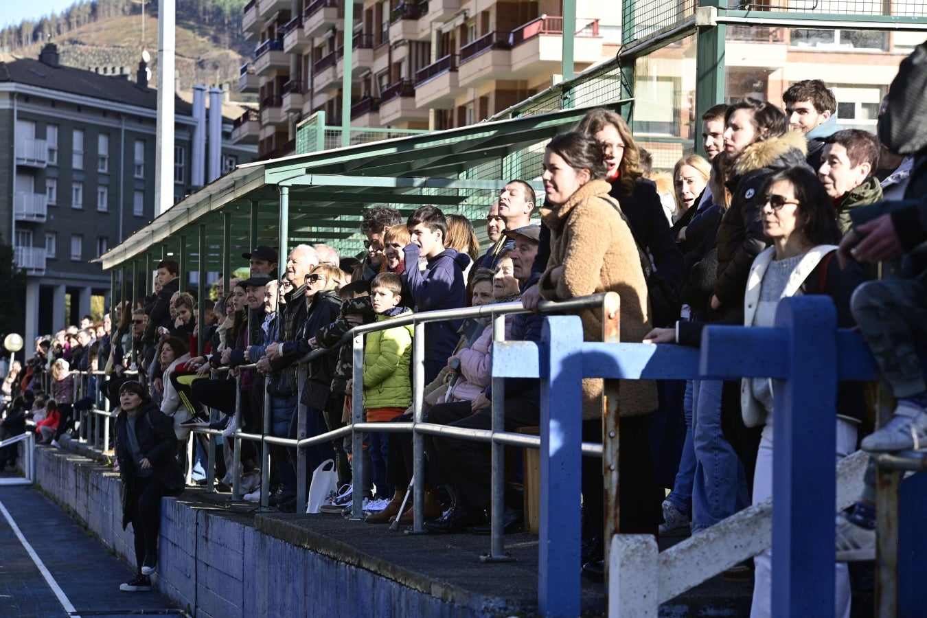 Caluroso homenaje a Irene Paredes en Legazpi
