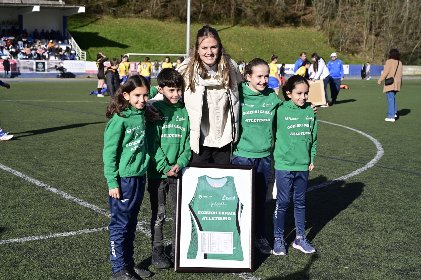 Caluroso homenaje a Irene Paredes en Legazpi