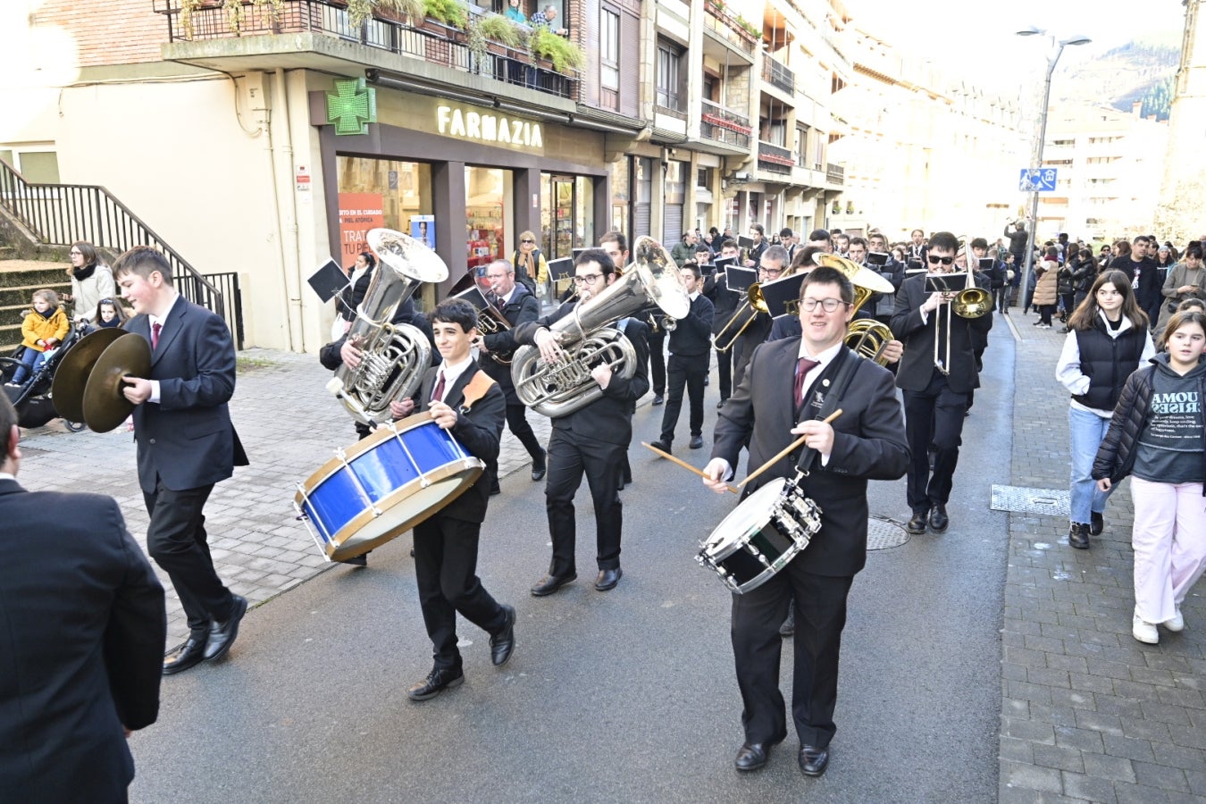 Caluroso homenaje a Irene Paredes en Legazpi