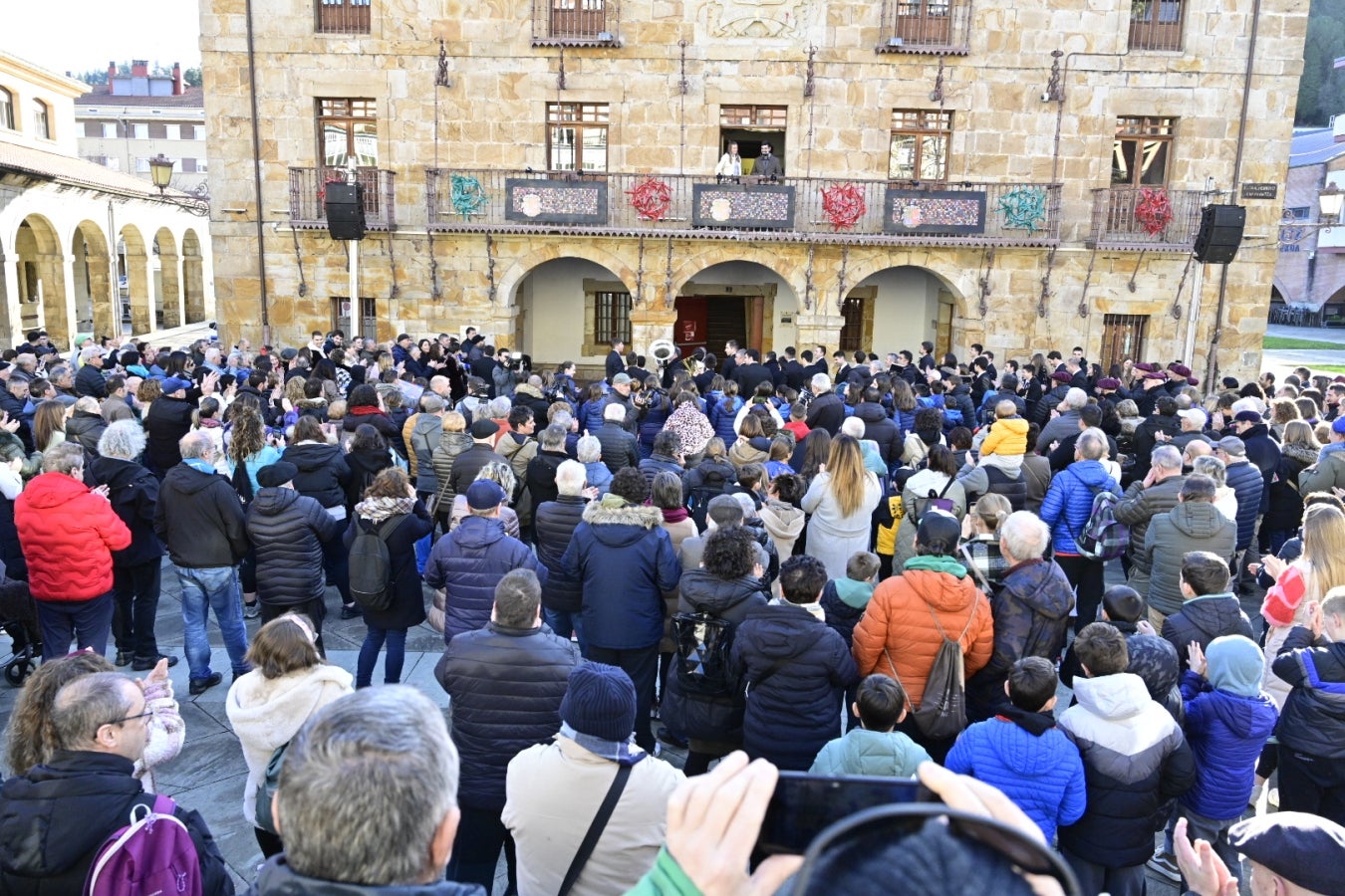 Caluroso homenaje a Irene Paredes en Legazpi