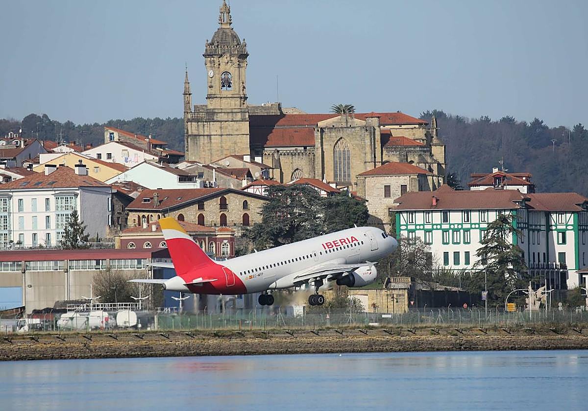 Aumentan a ocho los vuelos cancelados en Hondarribia por la huelga en Reyes