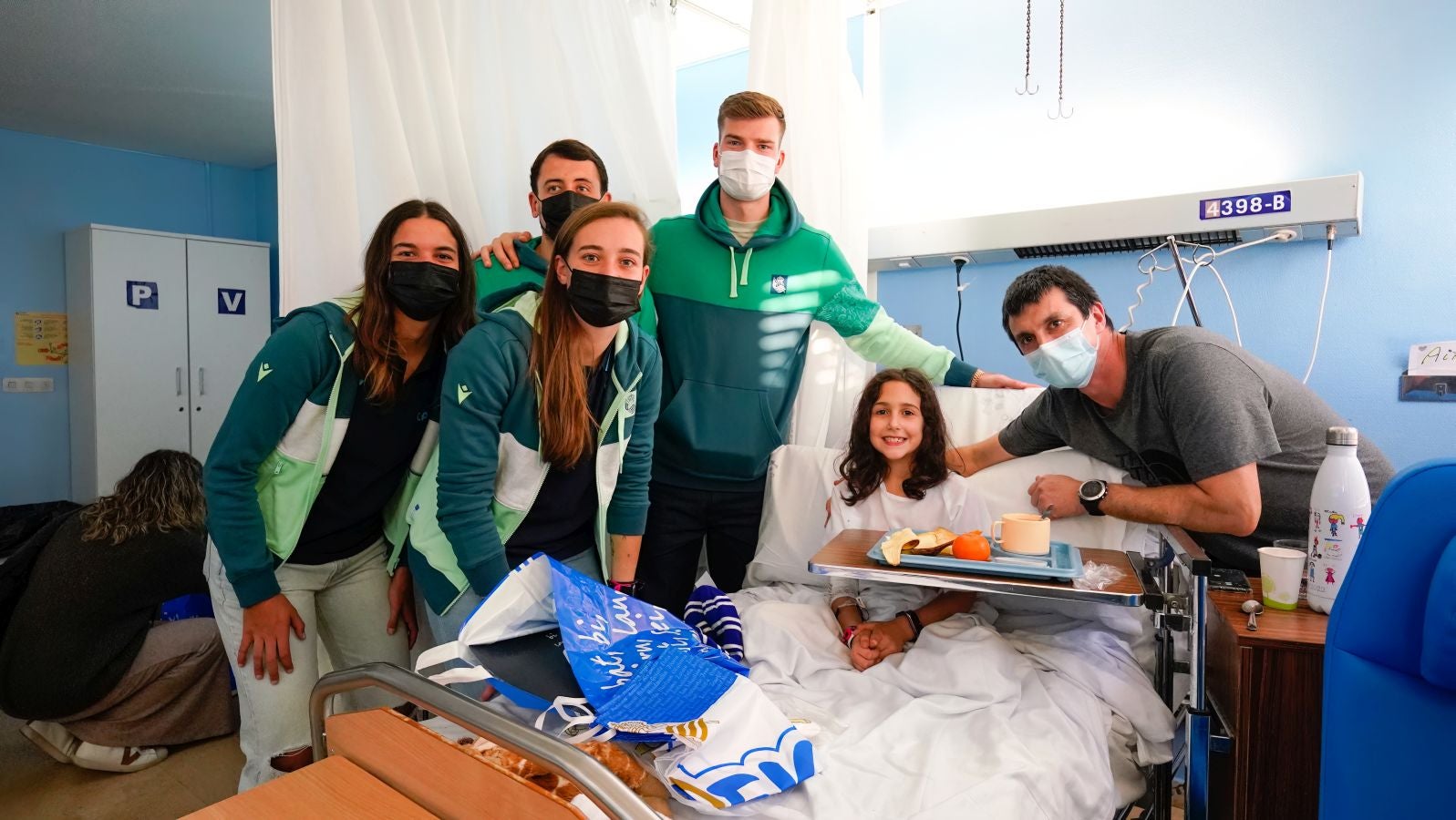 Fotos: Jugadores de la Real visitan el Hospital Donostia