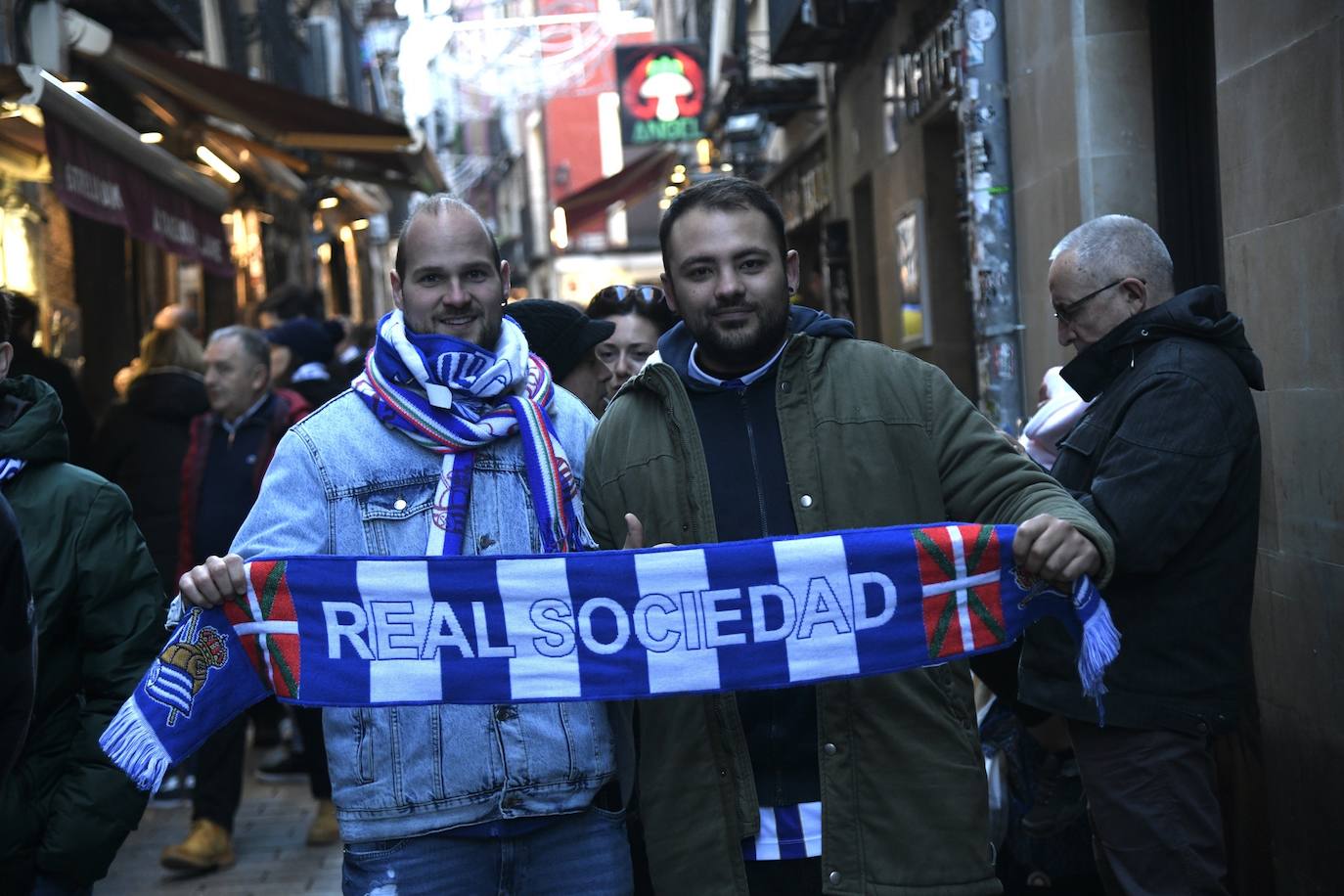 Fotos: La afición realista disfruta en Logroño