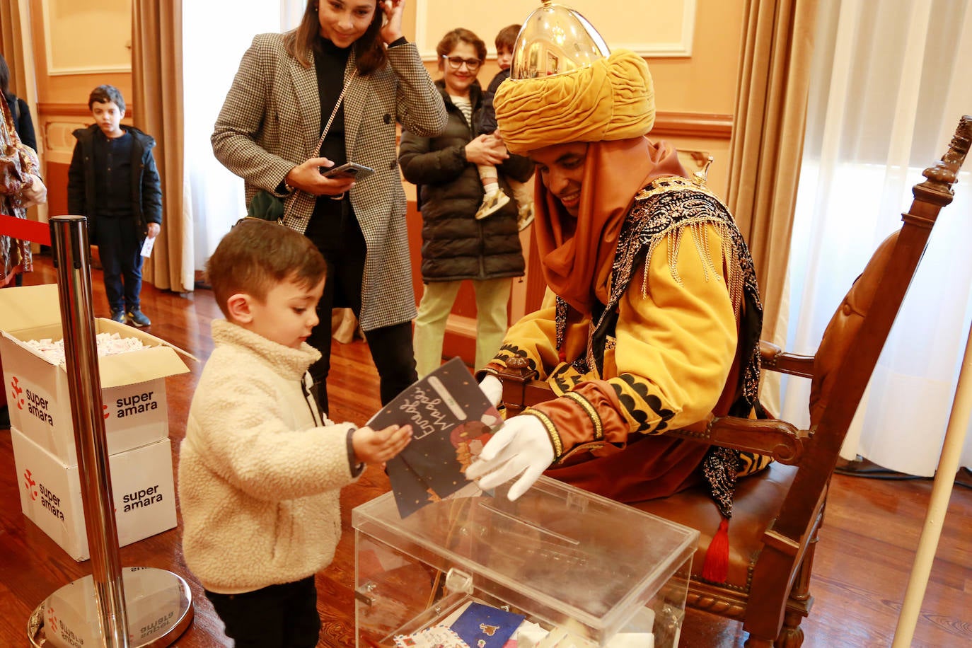 Fotos: Todo nervios en Irun antes de la llegada de los Reyes Magos