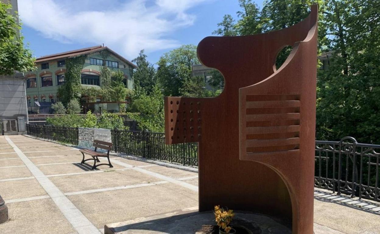 La escultura 'Amiantorenei', en su actual ubicación.