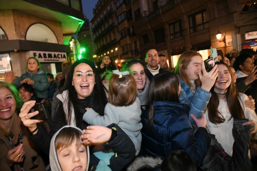 Melchos, Gaspar y Baltasar al inicio de la cabalgata en Donostia. 
