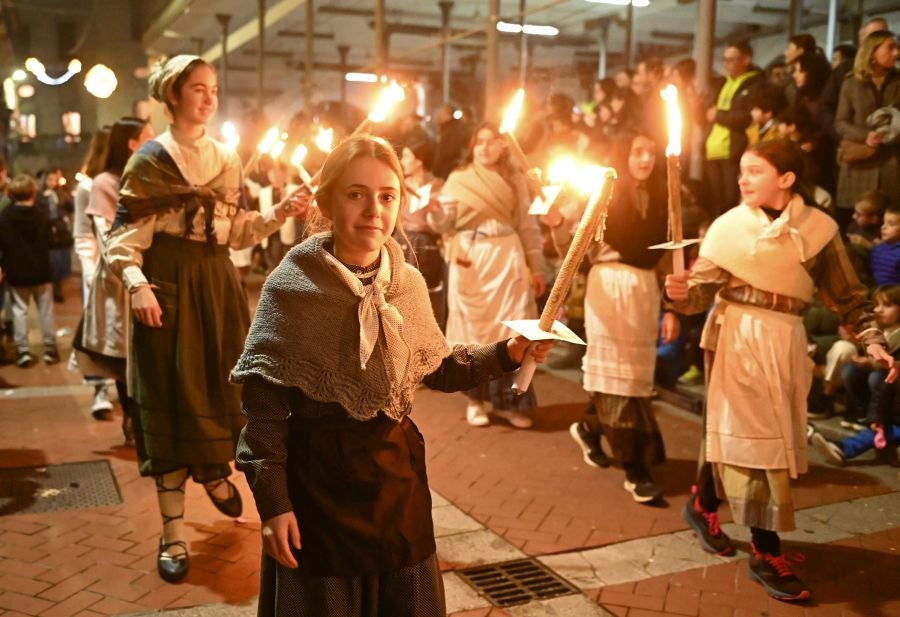 Los Reyes Magos durante la cabalgata en Tolosa. 