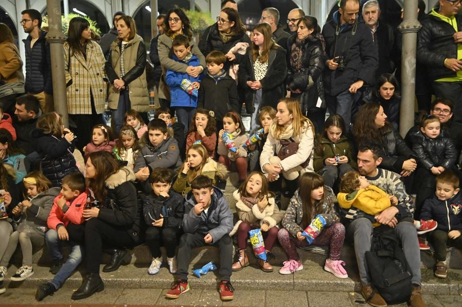 Los Reyes Magos durante la cabalgata en Tolosa. 