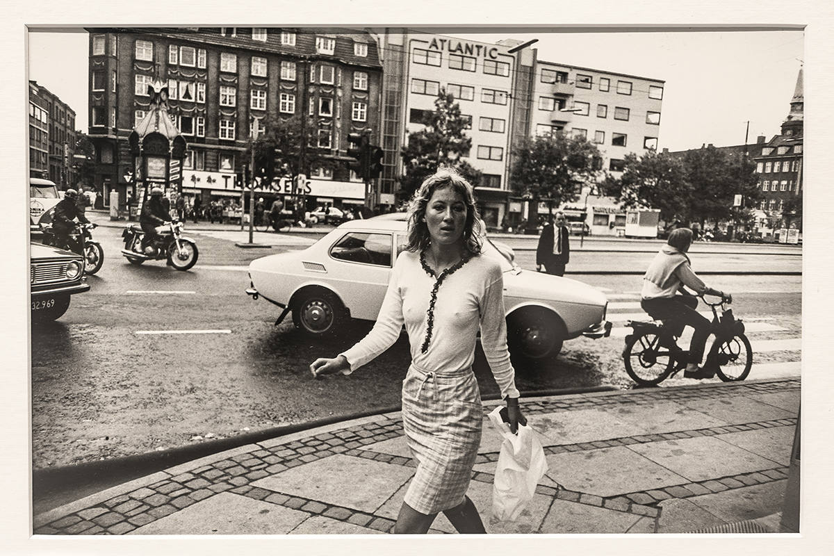 'Women are Beautiful' erakusketako argazkia. 