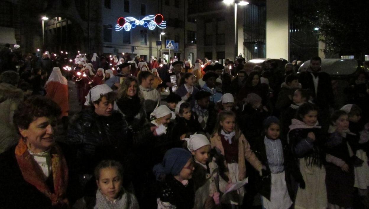 Imagen de una anterior cabalgata de Reyes Magos por Ituribide. 