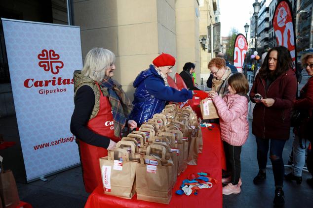 Fotos: Cáritas reparte el &#039;Roscón Solidario&#039;