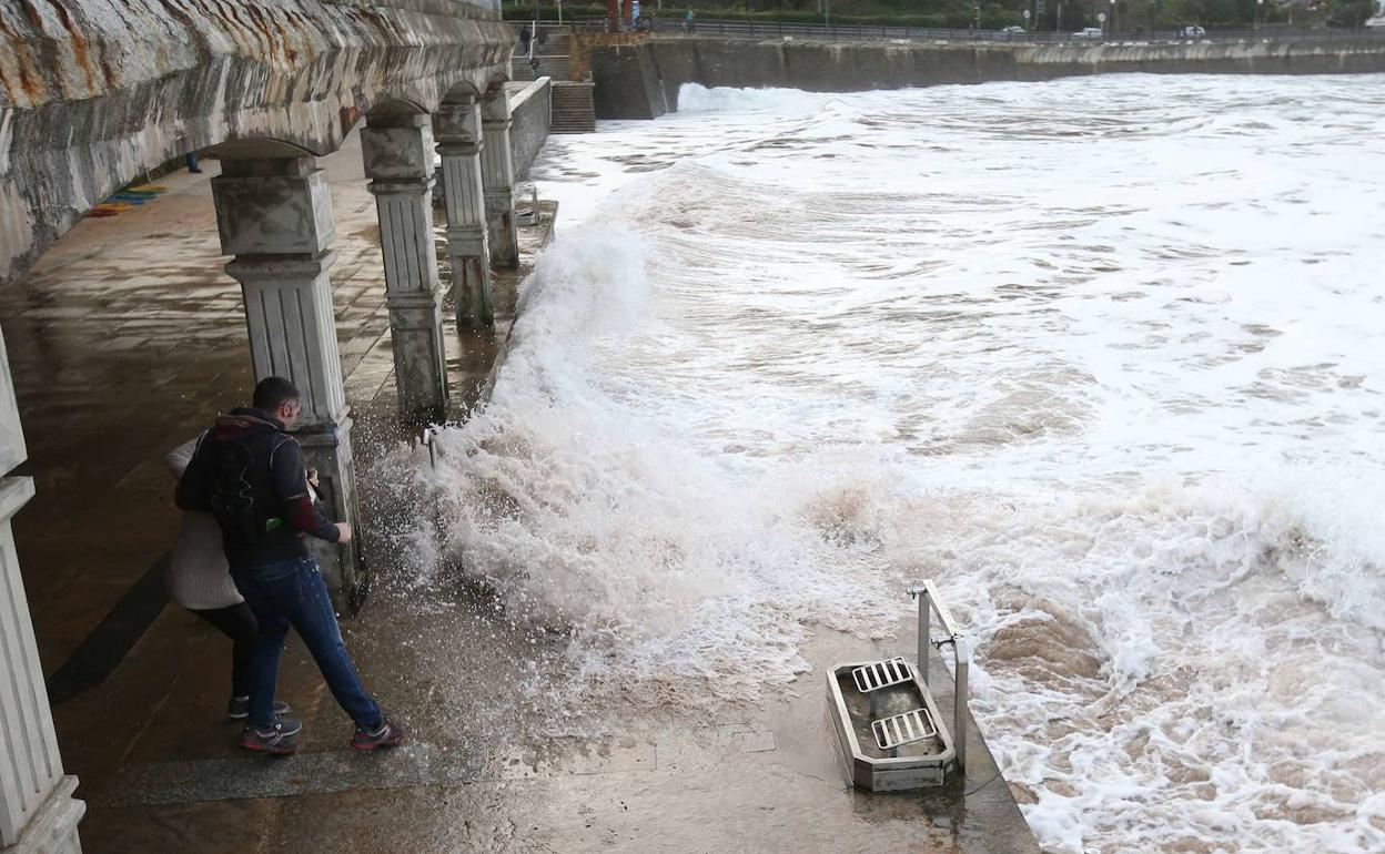 EAEko kostaldeak klima-aldaketaren aurrean duen kalteberatasunaren eta arriskuaren azterketa da azken urteetan abiatu den lanetako bat.