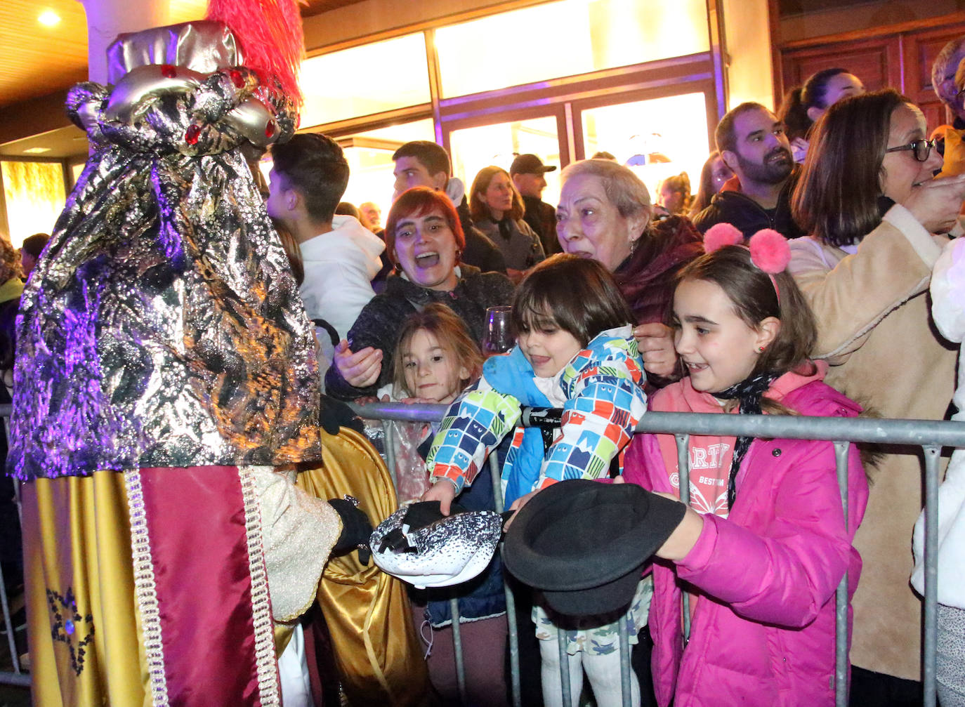 Fotos: Los Reyes reparten ilusión en Urola Kosta