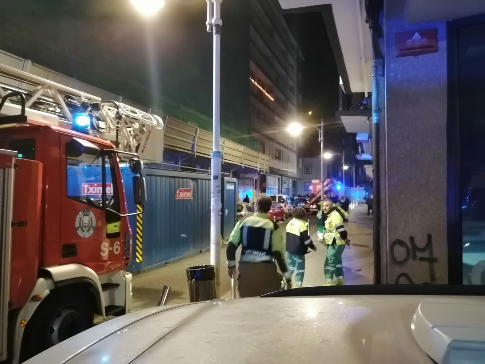 Fotos: Desalojan a 20 familias en Pasai Antxo