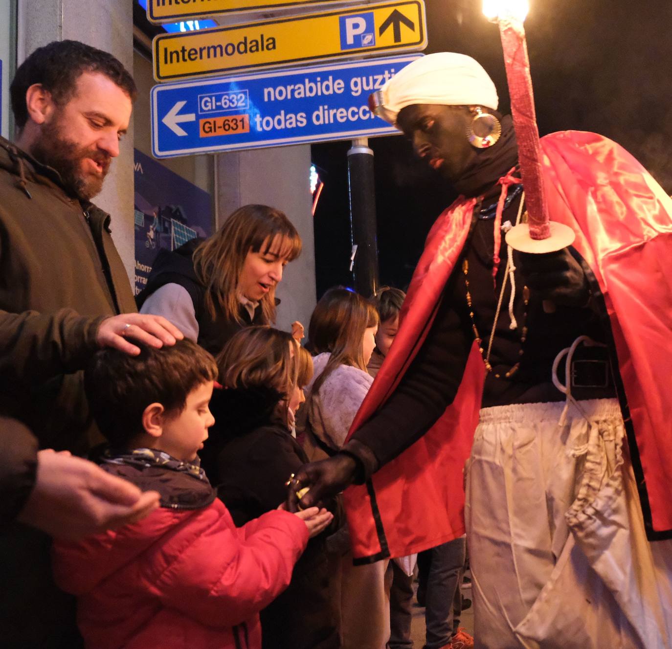 Fotos: Los Reyes reparten ilusión en Alto Urola