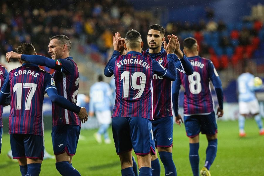 Fotos: El Eibar se impone al Ibiza en Ipurua