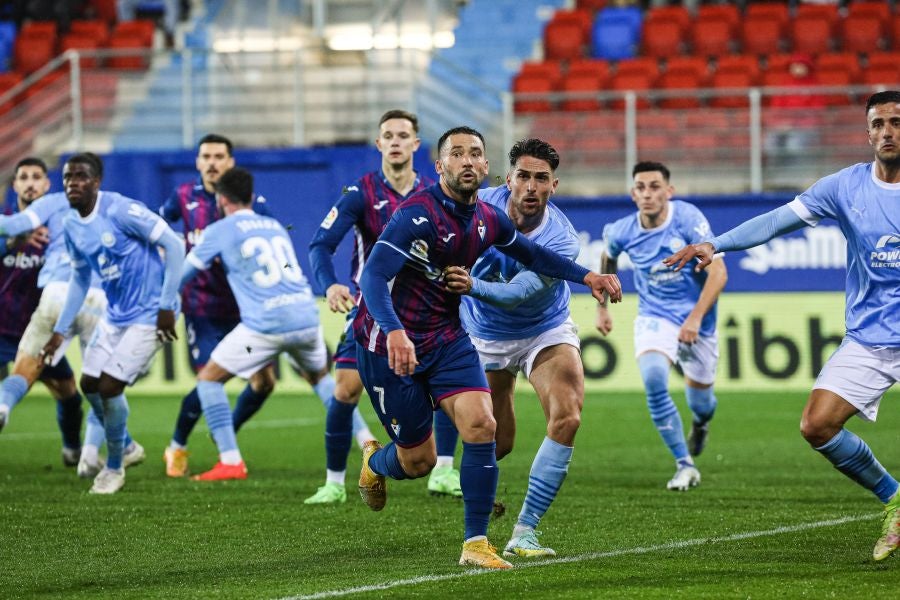 Fotos: El Eibar se impone al Ibiza en Ipurua