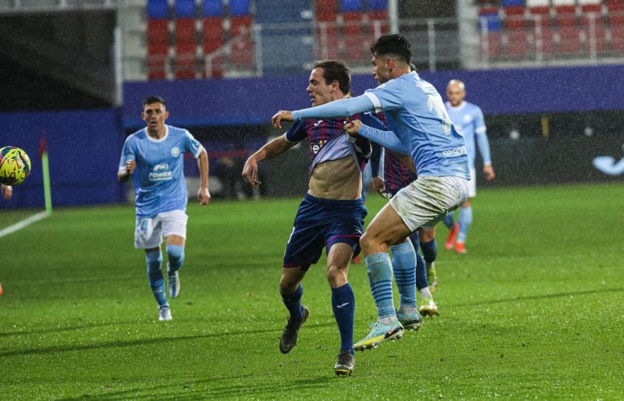 Fotos: El Eibar se impone al Ibiza en Ipurua