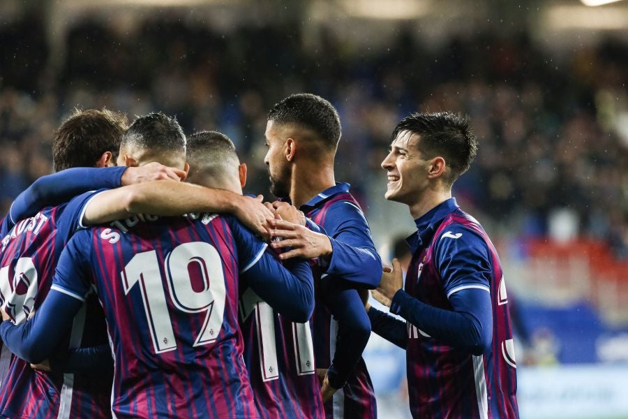 Fotos: El Eibar se impone al Ibiza en Ipurua