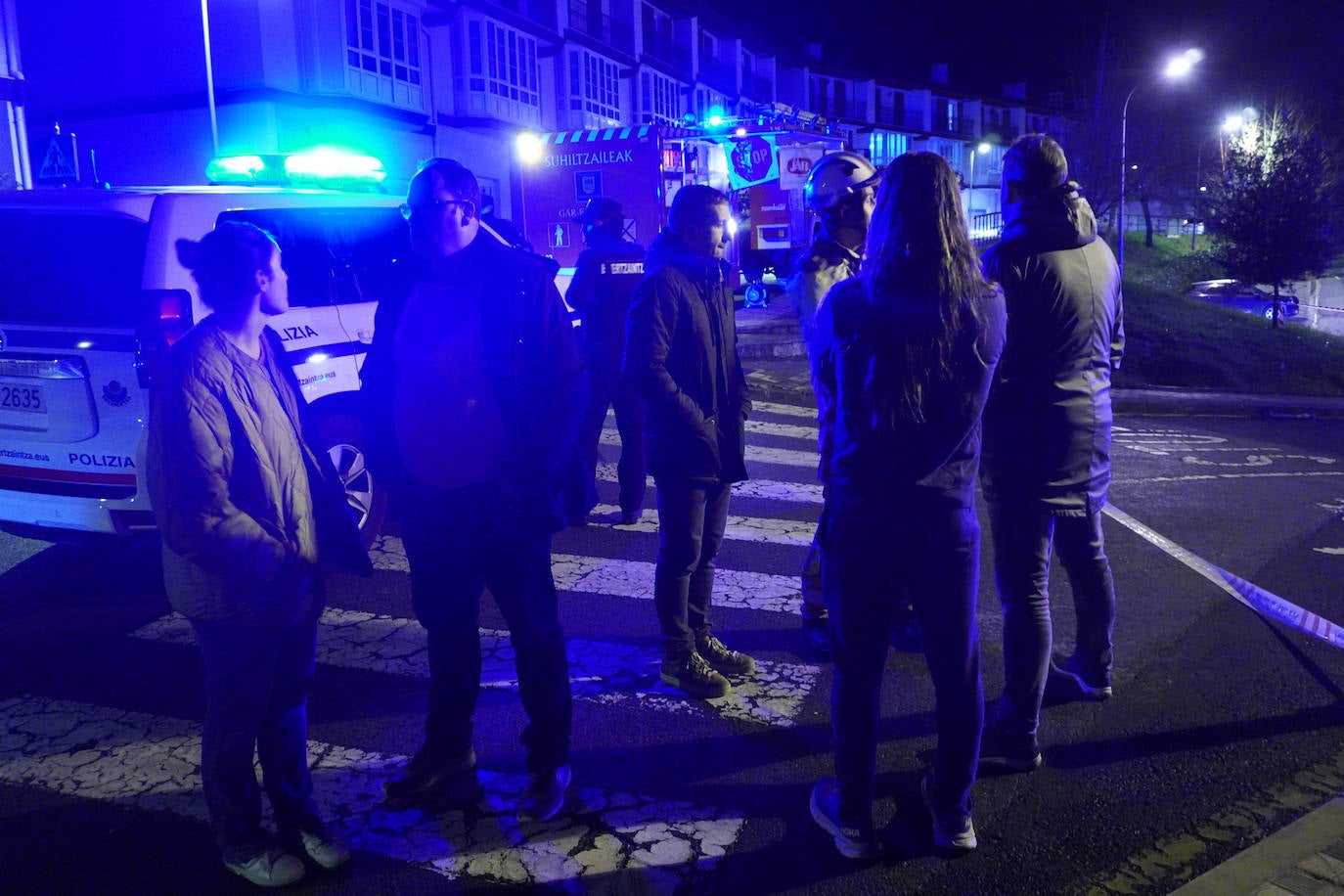 Fotos: Siete hospitalizados y varios atendidos tras un escape de cloro en el polideportivo de Ordizia