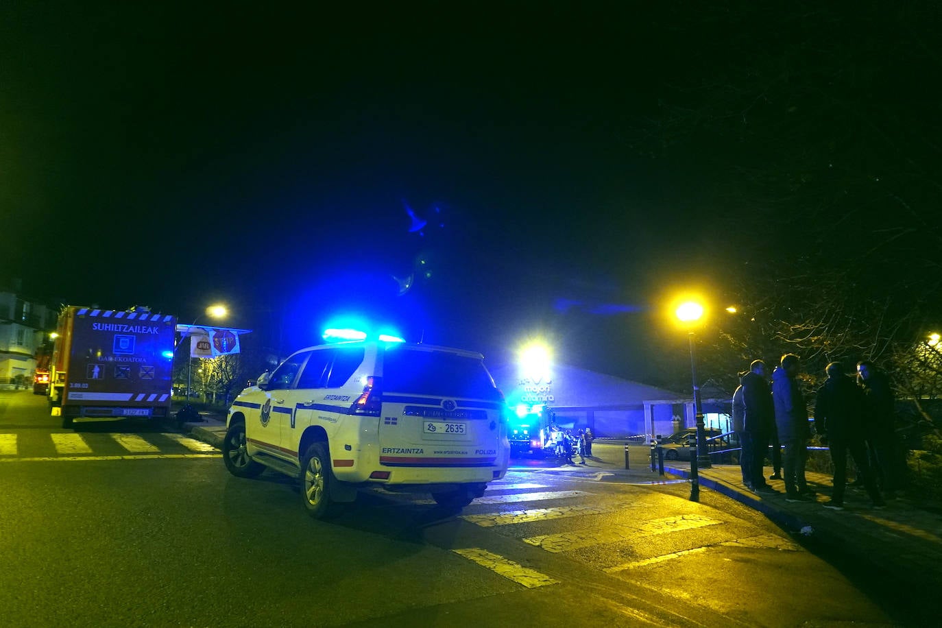 Fotos: Siete hospitalizados y varios atendidos tras un escape de cloro en el polideportivo de Ordizia