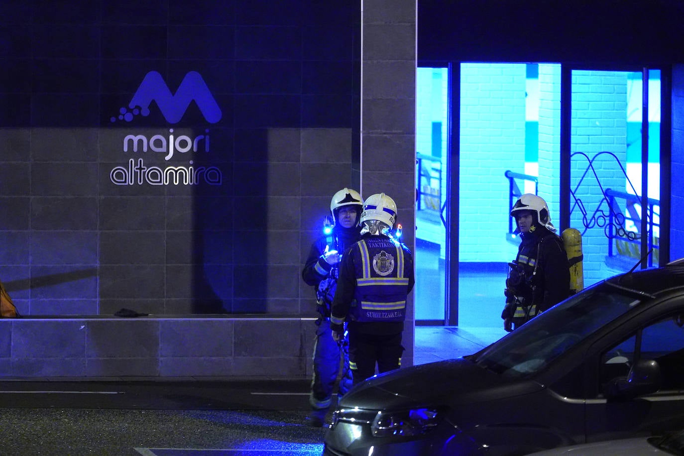 Fotos: Siete hospitalizados y varios atendidos tras un escape de cloro en el polideportivo de Ordizia