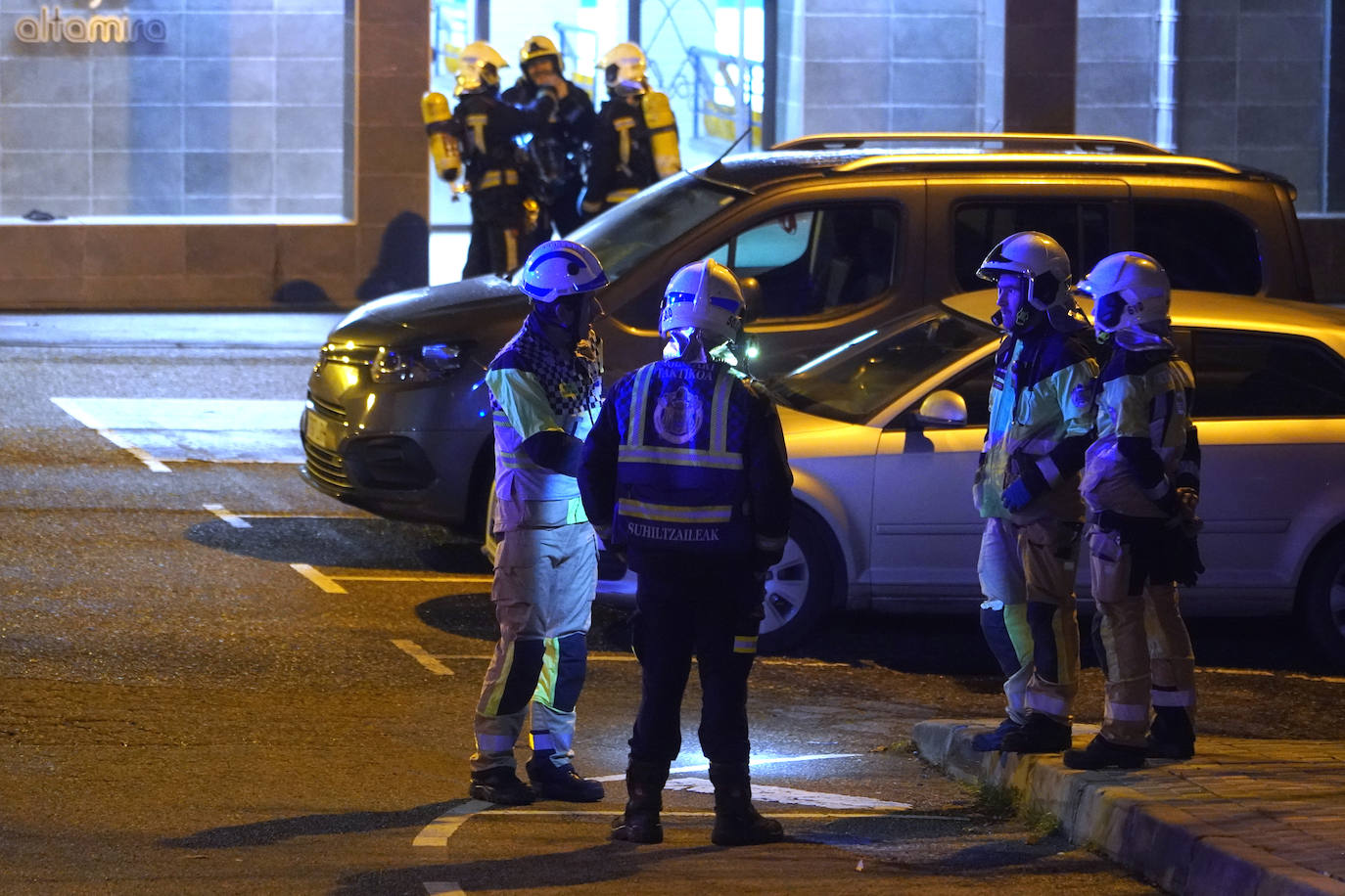 Fotos: Siete hospitalizados y varios atendidos tras un escape de cloro en el polideportivo de Ordizia