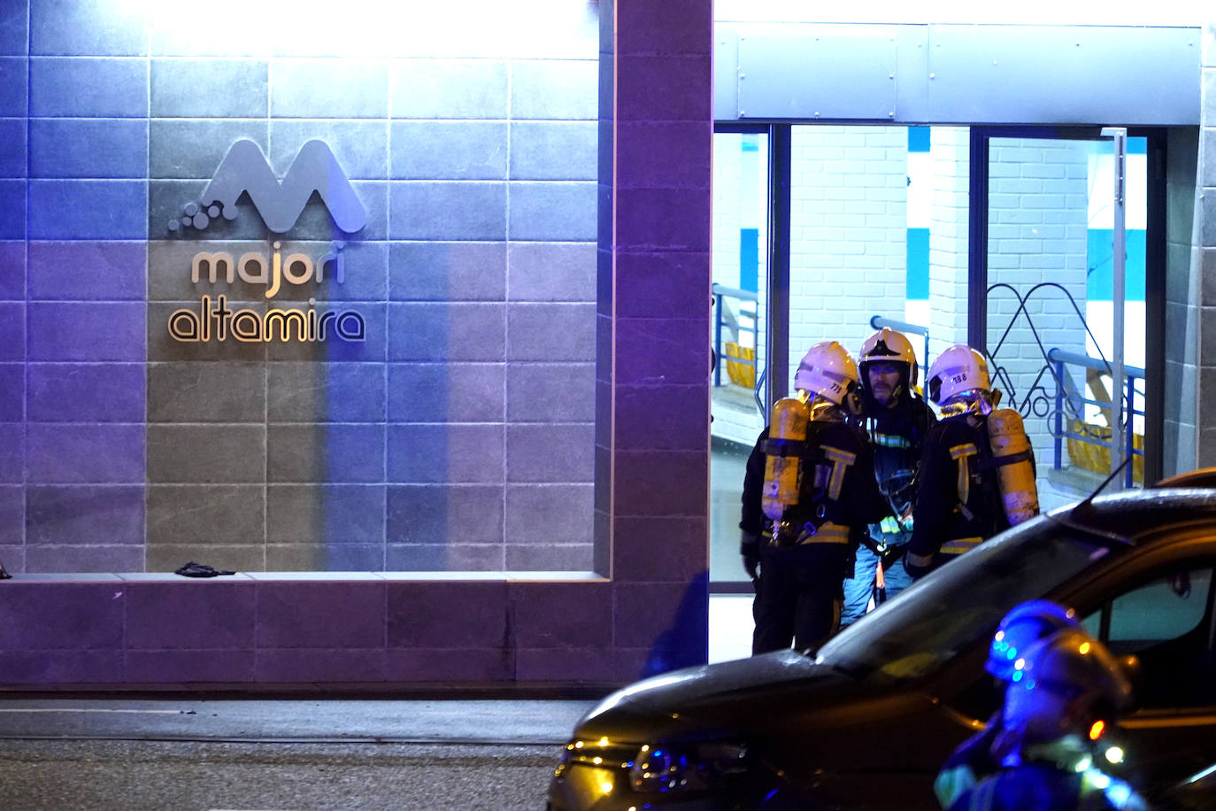 Fotos: Siete hospitalizados y varios atendidos tras un escape de cloro en el polideportivo de Ordizia