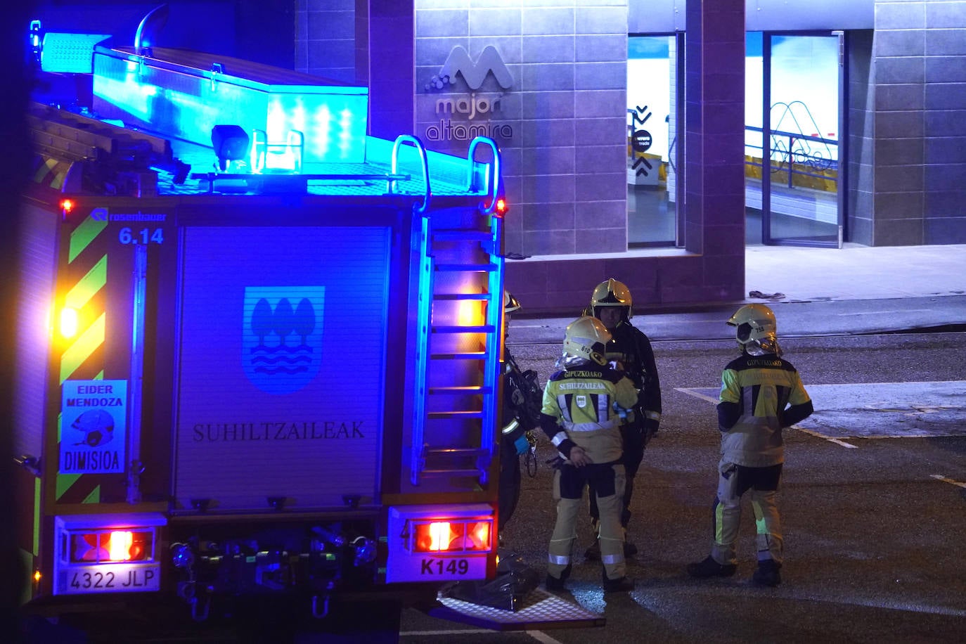 Fotos: Siete hospitalizados y varios atendidos tras un escape de cloro en el polideportivo de Ordizia