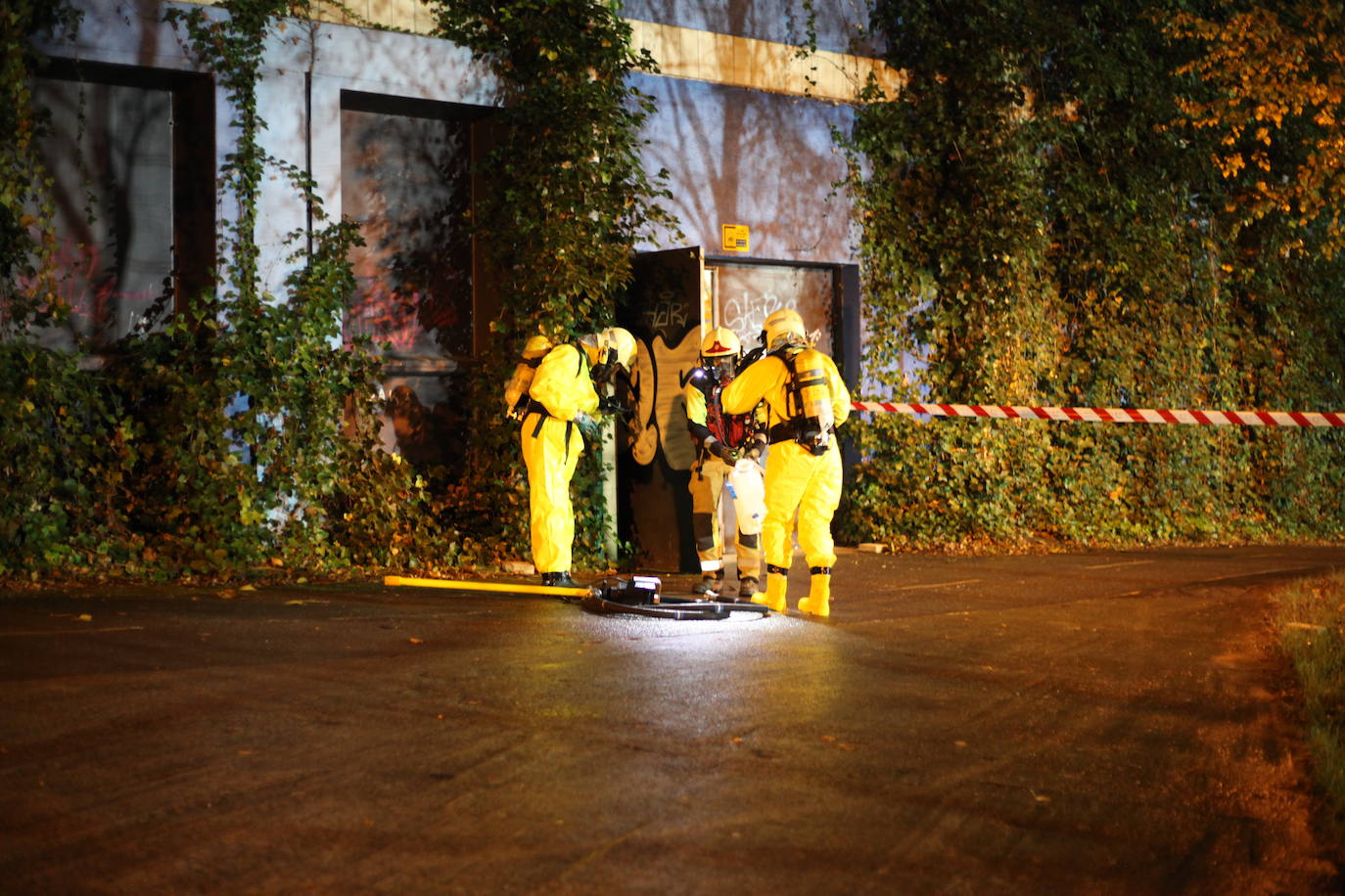 Fotos: Siete hospitalizados y varios atendidos tras un escape de cloro en el polideportivo de Ordizia