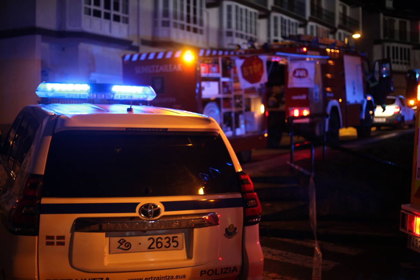 Fotos: Siete hospitalizados y varios atendidos tras un escape de cloro en el polideportivo de Ordizia