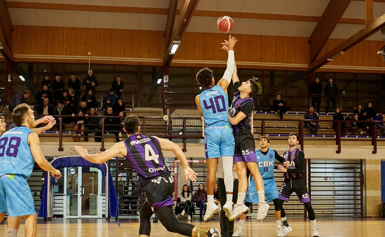 Tal y como se presumía, el equipo santanderino sería un duro rival para los arrasatearras. 