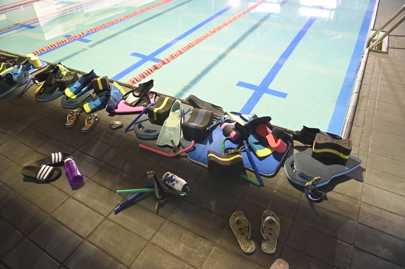 Fotos: Siete hospitalizados y varios atendidos tras un escape de cloro en el polideportivo de Ordizia