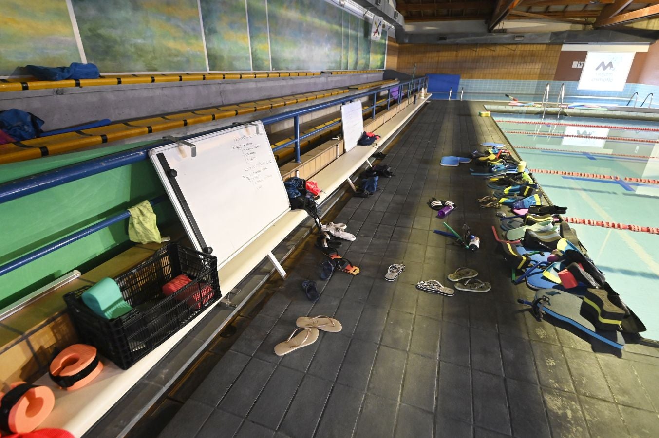 Fotos: Siete hospitalizados y varios atendidos tras un escape de cloro en el polideportivo de Ordizia