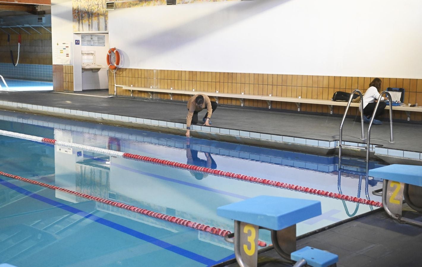 Fotos: Siete hospitalizados y varios atendidos tras un escape de cloro en el polideportivo de Ordizia