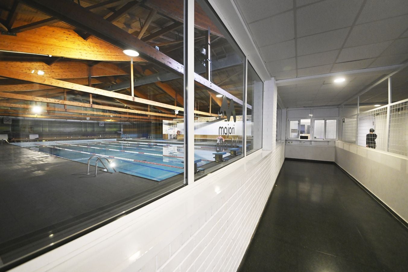 Fotos: Siete hospitalizados y varios atendidos tras un escape de cloro en el polideportivo de Ordizia