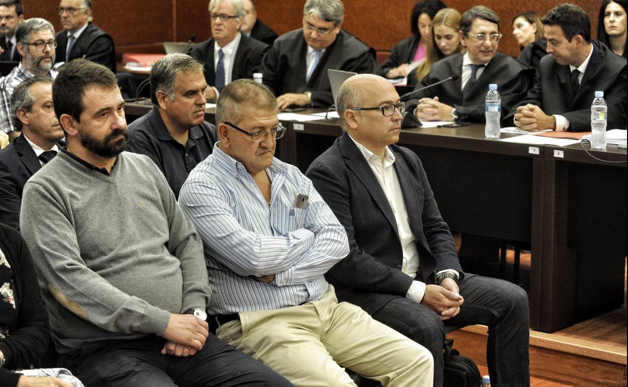 Koldo Otxandiano, Aitor Telleria y Alfredo de Miguel, en una de las sesiones de la vista oral. 