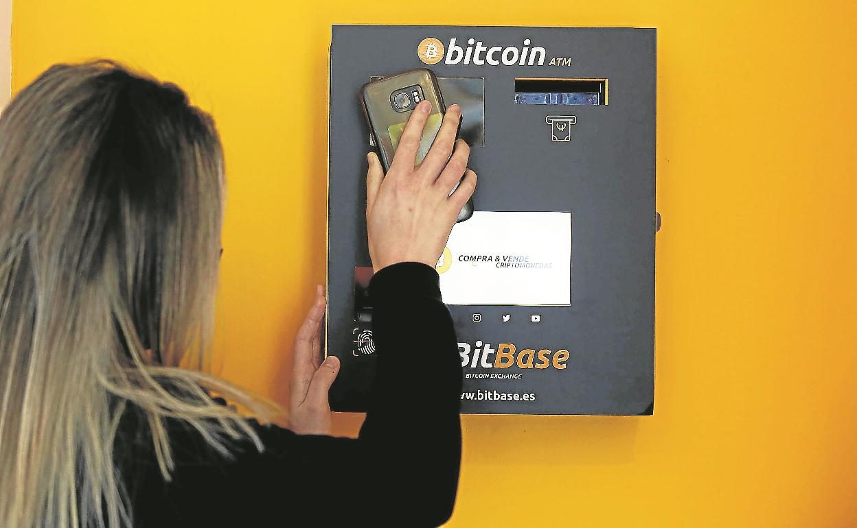 Local BitBase de compra de criptomonedas situado en el Boulevard donostiarra. 