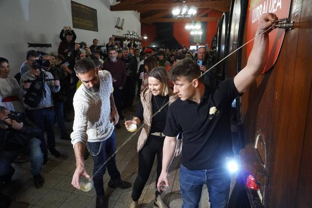 Fotos: Garmendia y Plazaola abren la temporada del txotx: «Gure sagardo berria!»