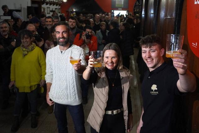 Fotos: Garmendia y Plazaola abren la temporada del txotx: «Gure sagardo berria!»