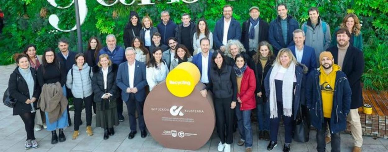 Participantes en la jornada sobre reciclaje celebrada en Garbera.