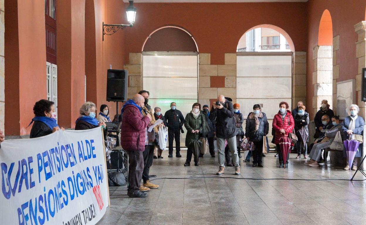 Eibar : Los pensionistas celebran este lunes cinco años de reivindicaciones en la calle