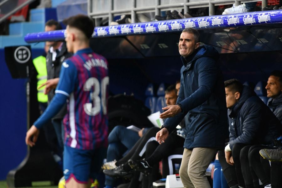 Fotos: El Eibar se hace más líder