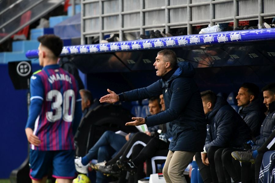 Fotos: El Eibar se hace más líder