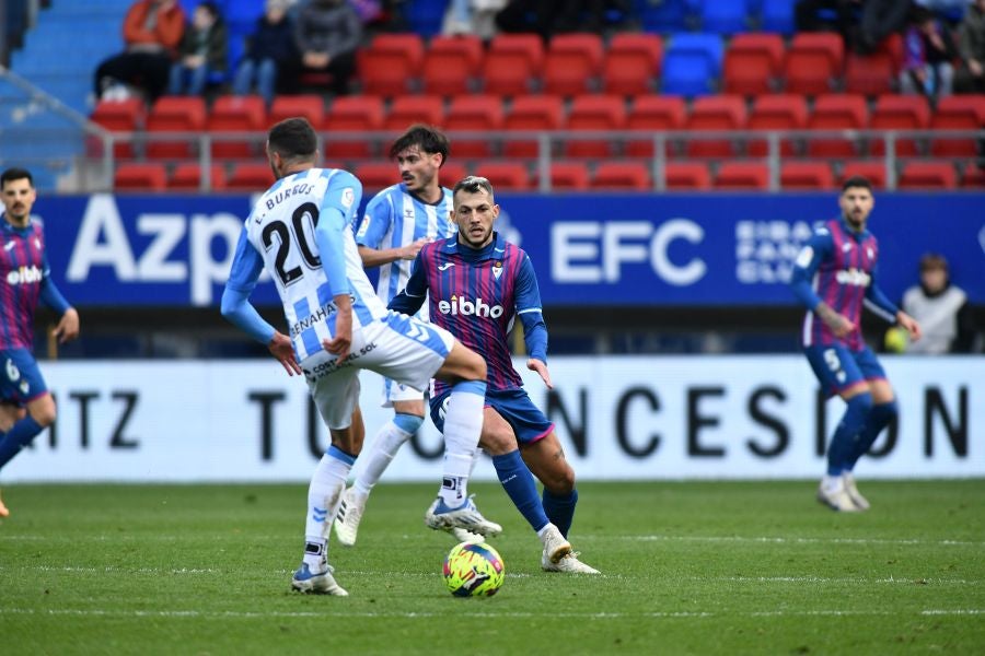 Fotos: El Eibar se hace más líder