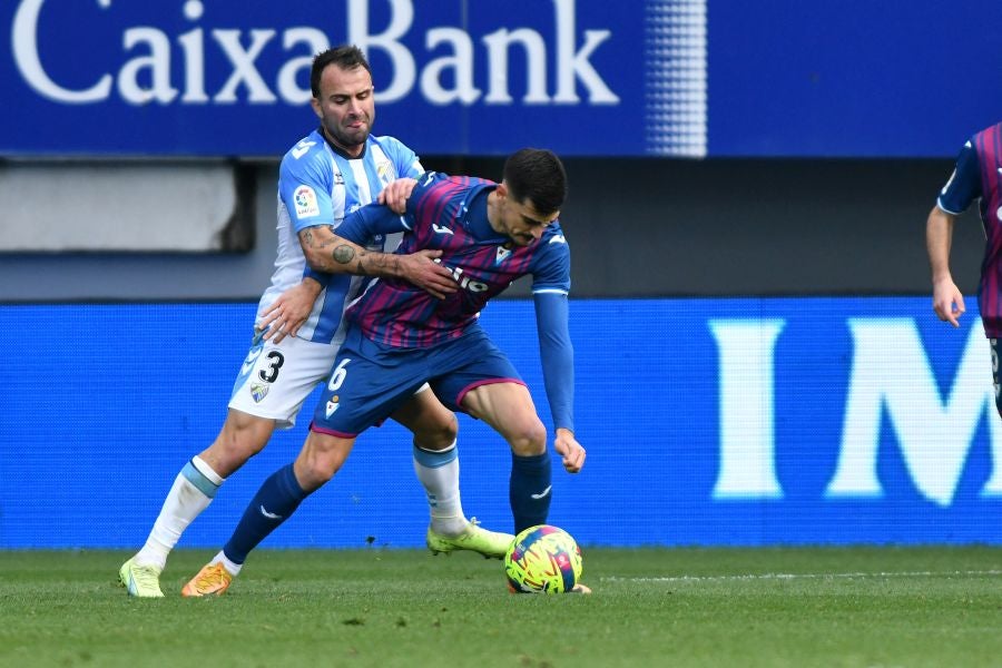 Fotos: El Eibar se hace más líder