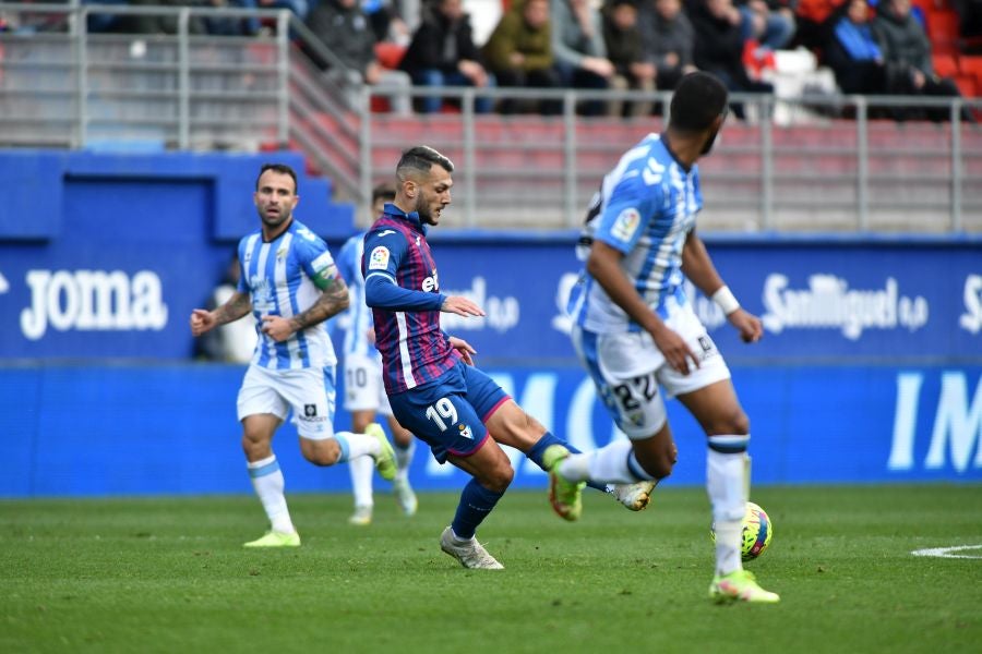 Fotos: El Eibar se hace más líder