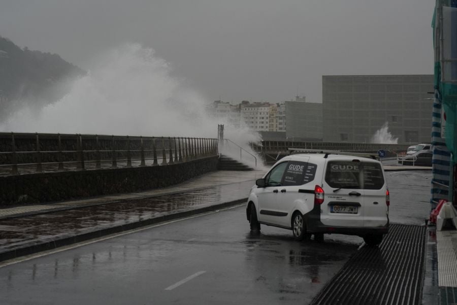 Fotos: Jornada desapacible con lluvia, viento y oleaje