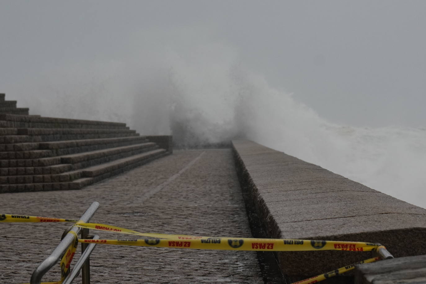 Fotos: Jornada desapacible con lluvia, viento y oleaje